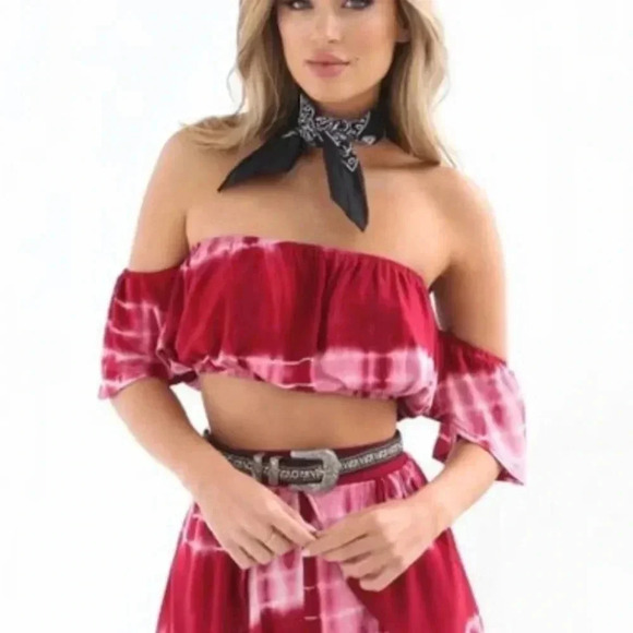 Tiger Mist Tie-Dye boho Off the should crop top and short set. Size small/medium - Picture 4 of 14